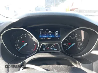 2017 Ford Focus SE z VIN 1FADP3F29HL256838, wystawiony jako IAAI lot #41875356 z przebiegiem 178 673 mil mil oraz . Historia ofert i sprzedaży dostępna na DreamBid. Obrazek 7.