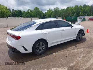 2023 Kia K5 LXS z VIN 5XXG14J2XPG210651, wystawiony jako IAAI lot #42243437 z przebiegiem 37 367 mil mil oraz . Historia ofert i sprzedaży dostępna na DreamBid. Obrazek 4.