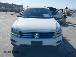 2020 Volkswagen Tiguan SE z VIN 3VV3B7AX8LM120160, wystawiony jako IAAI lot #42316791 z przebiegiem 38 702 mil mil oraz . Historia ofert i sprzedaży dostępna na DreamBid. Obrazek 12.