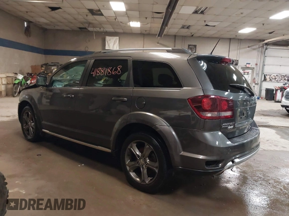 2015 Dodge Journey Crossroad with VIN 3C4PDDGG0FT607072, listed as a IAAI auction lot 41881868 with 185,699 mi miles. Bid and sale history available at carsss.com. Image 3.