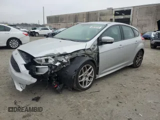 2015 Ford Focus SE with VIN 1FADP3K26FL346080, listed as a Copart auction lot 48928915 with 132,240 mi miles and Salvage Title. Bid and sale history available at carsss.com. Image 1.