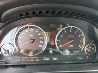 2016 BMW M5 z VIN WBSFV9C51GD595430, wystawiony jako Copart lot #79675834 z przebiegiem 82 351 mil mil oraz Szkoda całkowita • Salvage title. Historia ofert i sprzedaży dostępna na DreamBid. Obrazek 9.
