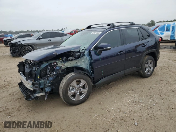 2025 Toyota RAV4 XLE with VIN 2T3W1RFVXSW368361, listed as a Copart auction lot 42827225 with 900 mi miles and Salvage Title. Bid and sale history available at carsss.com. Image 1.