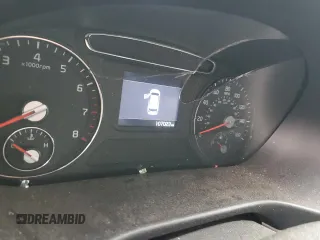 2020 Kia Sorento LX z VIN 5XYPG4A31LG698806, wystawiony jako Copart lot #52627055 z przebiegiem 107 023 mil mil oraz Szkoda całkowita • Salvage title. Historia ofert i sprzedaży dostępna na DreamBid. Obrazek 9.