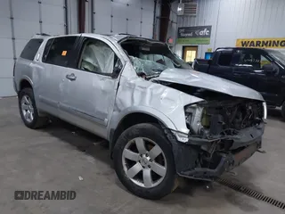 2014 Nissan Armada SL z VIN 5N1BA0NC1EN613985, wystawiony jako IAAI lot #42295975 z przebiegiem 136 552 mil mil oraz . Historia ofert i sprzedaży dostępna na DreamBid. Obrazek 1.