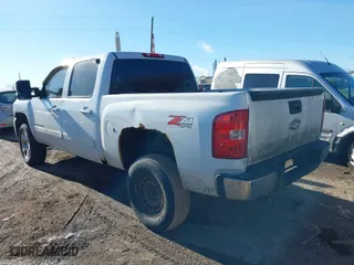 2007 Chevrolet Silverado 1500 LT w/1LT with VIN 2GCEK13M371644904, listed as a IAAI auction lot 41445254 with 294,391 mi miles. Bid and sale history available at carsss.com. Image 3.