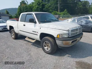 2001 Dodge 1500 z VIN 3B7HF13Z71G769139, wystawiony jako IAAI lot #42481689 z przebiegiem 134 537 mil mil oraz . Historia ofert i sprzedaży dostępna na DreamBid. Obrazek 1.
