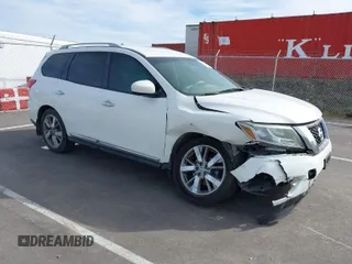 2013 Nissan Pathfinder SV with VIN 5N1AR2MM7DC673256, listed as a IAAI auction lot 41823521 with 183,198 mi miles. Bid and sale history available at carsss.com. Image 1.