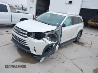 2019 Toyota Highlander SE with VIN 5TDKZRFH3KS366017, listed as a IAAI auction lot 40986322 with 67,313 mi miles and . Bid and sale history available at DreamBid. Image 2.