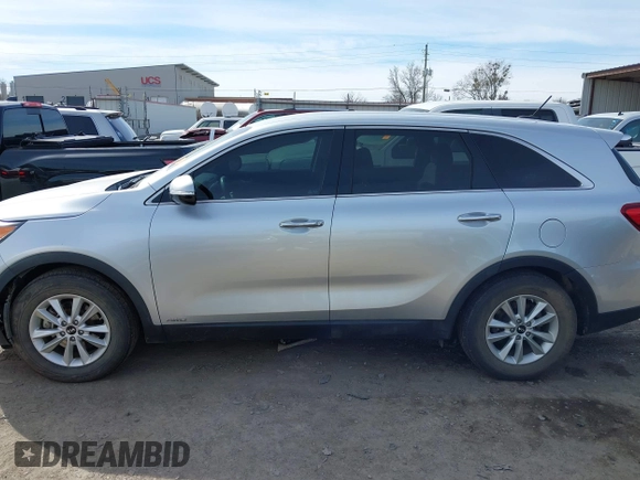 2019 Kia Sorento LX V6 with VIN 5XYPGDA56KG449546, listed as a IAAI auction lot 41728152 with 109,507 mi miles. Bid and sale history available at carsss.com. Image 15.