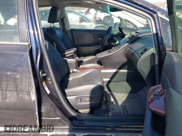 2010 Lexus HS 250h z VIN JTHBB1BA9A2035560, wystawiony jako IAAI lot #41694493 z przebiegiem 131 106 mil mil oraz . Historia ofert i sprzedaży dostępna na DreamBid. Obrazek 5.