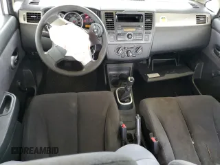 2008 Nissan Versa S z VIN 3N1BC13EX8L444176, wystawiony jako Copart lot #55516445 z przebiegiem 135 005 mil mil oraz Szkoda całkowita • Salvage title. Historia ofert i sprzedaży dostępna na DreamBid. Obrazek 8.