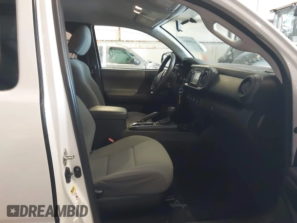 2016 Toyota Tacoma SR z VIN 5TFSX5ENXGX042148, wystawiony jako IAAI lot #41592688 z przebiegiem 126 528 mil mil oraz . Historia ofert i sprzedaży dostępna na DreamBid. Obrazek 5.