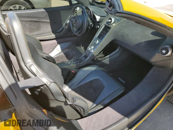 2016 McLaren 650S z VIN SBM11FAA6GW006251, wystawiony jako Copart lot #70628064 z przebiegiem 13 452 mil mil oraz Szkody całkowita. Historia ofert i sprzedaży dostępna na DreamBid. Obrazek 8.