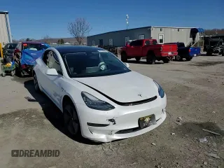 2020 Tesla Model 3 Long Range z VIN 5YJ3E1EB0LF628130, wystawiony jako Copart lot #50706955 z przebiegiem 67 384 mil mil oraz Szkoda całkowita • Salvage title. Historia ofert i sprzedaży dostępna na DreamBid. Obrazek 10.