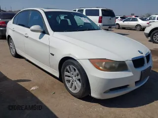 2007 BMW 3 Series 328i z VIN WBAVA37517NE26217, wystawiony jako IAAI lot #41676420 z przebiegiem 173 514 mil mil oraz . Historia ofert i sprzedaży dostępna na DreamBid. Obrazek 1.