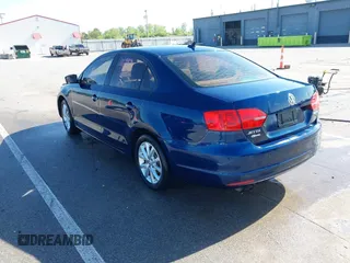 2011 Volkswagen Jetta SE with VIN 3VWDZ7AJ5BM319334, listed as a IAAI auction lot 42275321 with 111,989 mi miles and . Bid and sale history available at DreamBid. Image 3.