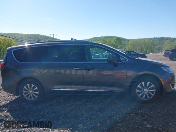 2018 Chrysler Pacifica Touring L with VIN 2C4RC1BG1JR112084, listed as a IAAI auction lot 42206441 with 163,952 mi miles and . Bid and sale history available at DreamBid. Image 13.