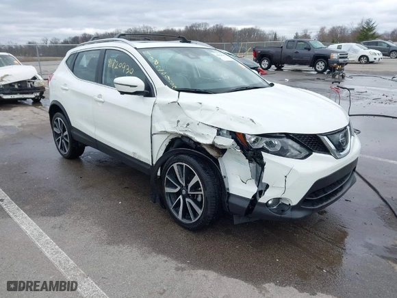 2017 Nissan Rogue Sport SL with VIN JN1BJ1CR8HW107542, listed as a IAAI auction lot 41820930 with 44,219 mi miles. Bid and sale history available at carsss.com. Image 1.