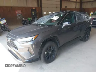 2022 Toyota RAV4 Hybrid XSE z VIN 4T3E6RFV4NU092518, wystawiony jako IAAI lot #42798470 z przebiegiem 51 581 mil mil oraz . Historia ofert i sprzedaży dostępna na DreamBid. Obrazek 18.