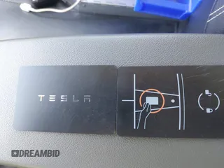 2025 Tesla Model Y Long Range with VIN 7SAYGDED7SA373235, listed as a IAAI auction lot 42100950 with 650 mi miles and . Bid and sale history available at DreamBid. Image 11.