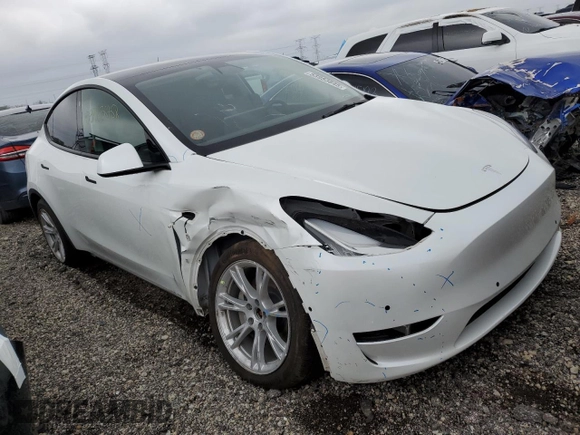 2022 Tesla Model Y Long Range z VIN 7SAYGAEE2NF465173, wystawiony jako Copart lot #53983845 z przebiegiem 42 740 mil mil oraz Szkody całkowita. Historia ofert i sprzedaży dostępna na DreamBid. Obrazek 4.