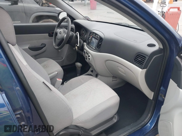 2009 Hyundai Accent Auto GLS with VIN KMHCN46C29U298298, listed as a IAAI auction lot 41568338 with 97,130 mi miles. Bid and sale history available at carsss.com. Image 5.