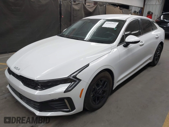 2025 Kia K5 LXS z VIN KNAG24J72S5284973, wystawiony jako IAAI lot #42162422 z przebiegiem 8 738 mil mil oraz . Historia ofert i sprzedaży dostępna na DreamBid. Obrazek 18.
