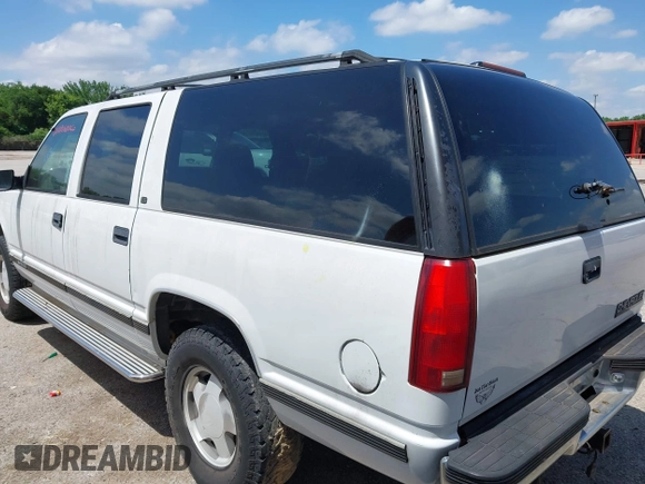 1999 Chevrolet Suburban z VIN 3GNFK16R1XG165083, wystawiony jako IAAI lot #42137129 z przebiegiem 209 137 mil mil oraz . Historia ofert i sprzedaży dostępna na DreamBid. Obrazek 3.