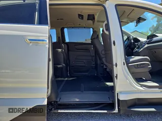 2017 Honda Odyssey Touring z VIN 5FNRL5H91HB008068, wystawiony jako Copart lot #49853805 z przebiegiem 33 521 mil mil oraz Czysty tytuł • Clean title. Historia ofert i sprzedaży dostępna na DreamBid. Obrazek 6.