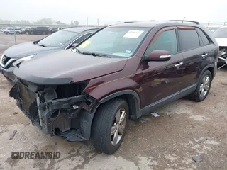 2012 Kia Sorento EX z VIN 5XYKU3A63CG306285, wystawiony jako IAAI lot #42166617 z przebiegiem 215 132 mil mil oraz . Historia ofert i sprzedaży dostępna na DreamBid. Obrazek 2.