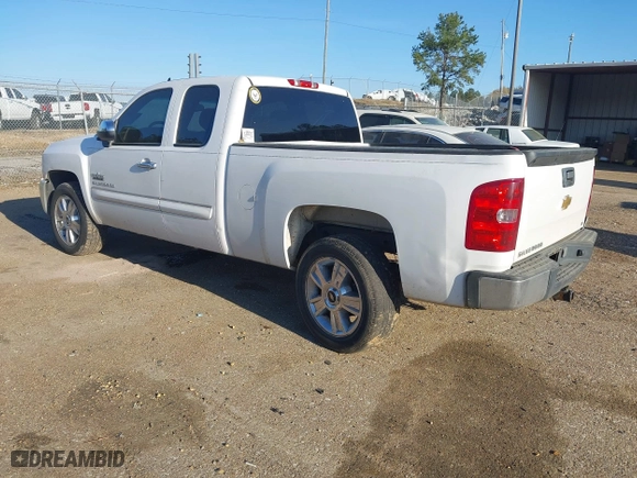 2013 Chevrolet Silverado 1500 LT with VIN 1GCRCSE06DZ273593, listed as a IAAI auction lot 41857478 with 207,175 mi miles. Bid and sale history available at carsss.com. Image 3.