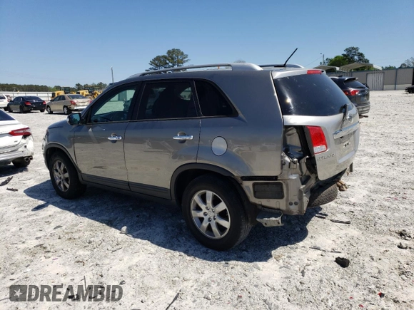 2013 Kia Sorento LX z VIN 5XYKT3A6XDG408459, wystawiony jako Copart lot #52556785 z przebiegiem 195 680 mil mil oraz Szkoda całkowita • Salvage title. Historia ofert i sprzedaży dostępna na DreamBid. Obrazek 2.