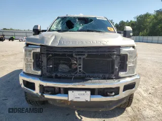 2017 Ford F-250 Lariat z VIN 1FT7W2BT4HEE81000, wystawiony jako Copart lot #54403275 z przebiegiem 125 666 mil mil oraz Czysty tytuł • Clean title. Historia ofert i sprzedaży dostępna na DreamBid. Obrazek 5.