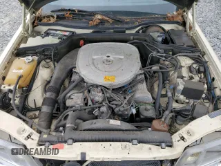 1985 Mercedes-Benz 380 z VIN WDBCA32CXFA177708, wystawiony jako Copart lot #57909505 z przebiegiem 128 446 mil mil oraz Tytuł czysty. Historia ofert i sprzedaży dostępna na DreamBid. Obrazek 11.