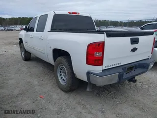 2009 Chevrolet Silverado 1500 LTZ with VIN 3GCEK33MX9G111454, listed as a IAAI auction lot 41148492 with 303,878 mi miles. Bid and sale history available at carsss.com. Image 3.