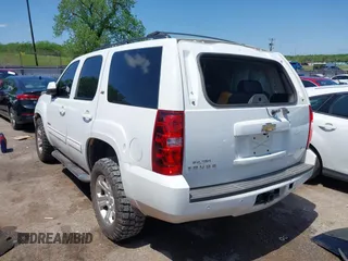 2010 Chevrolet Tahoe LT z VIN 1GNUKBE09AR176081, wystawiony jako IAAI lot #42085905 z przebiegiem 349 312 mil mil oraz . Historia ofert i sprzedaży dostępna na DreamBid. Obrazek 3.