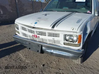 1999 Chevrolet Suburban with VIN 3GNEC16R1XG208071, listed as a IAAI auction lot 41422385 with 152,692 mi miles. Bid and sale history available at carsss.com. Image 6.