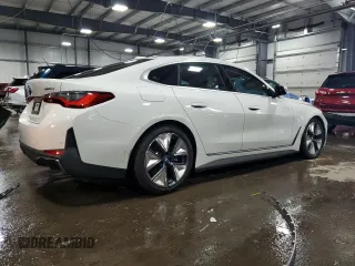 2024 BMW i4 xDrive40 z VIN WBY83FB06RFT27327, wystawiony jako Copart lot #84040704 z przebiegiem 5 137 mil mil oraz Szkoda całkowita • Salvage title. Historia ofert i sprzedaży dostępna na DreamBid. Obrazek 3.