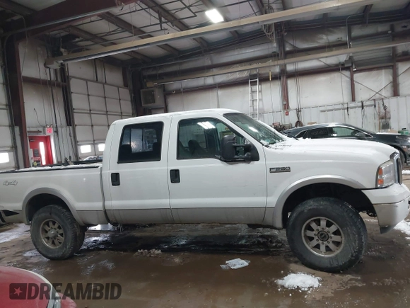 2006 Ford F-250 XL z VIN 1FTSW21556EC56627, wystawiony jako IAAI lot #41587563 z przebiegiem 201 723 mil mil oraz . Historia ofert i sprzedaży dostępna na DreamBid. Obrazek 13.