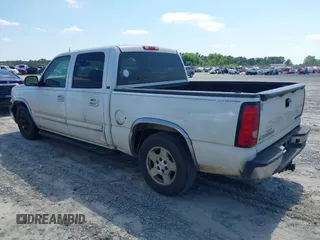 2005 Chevrolet Silverado 1500 LS z VIN 2GCEC13T751219963, wystawiony jako IAAI lot #42260184 z przebiegiem 341 598 mil mil oraz . Historia ofert i sprzedaży dostępna na DreamBid. Obrazek 3.