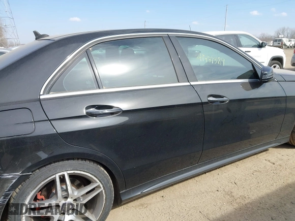 2015 Mercedes-Benz E-Class E 350 Luxury with VIN WDDHF8JB0FB112042, listed as a IAAI auction lot 41771389 with 135,191 mi miles. Bid and sale history available at carsss.com. Image 13.