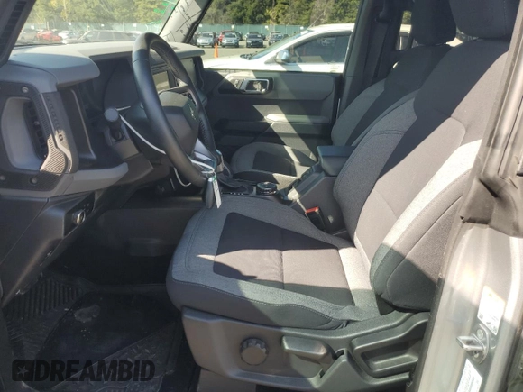 2023 Ford Bronco z VIN 1FMDE5BH9PLB49997, wystawiony jako Copart lot #53353975 z przebiegiem 17 338 mil mil oraz Szkoda całkowita • Salvage title. Historia ofert i sprzedaży dostępna na DreamBid. Obrazek 7.