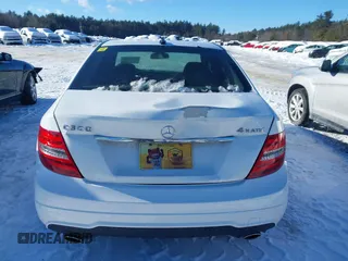 2013 Mercedes-Benz C 300 Sport z VIN WDDGF8AB8DR266708, wystawiony jako IAAI lot #41602920 z przebiegiem 131 068 mil mil oraz . Historia ofert i sprzedaży dostępna na DreamBid. Obrazek 16.