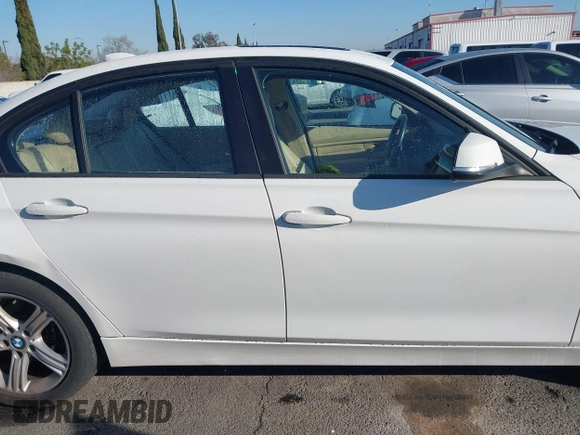 2013 BMW 3 Series 328i z VIN WBA3A5G51DNP22723, wystawiony jako IAAI lot #41723476 z przebiegiem 108 845 mil mil oraz . Historia ofert i sprzedaży dostępna na DreamBid. Obrazek 13.