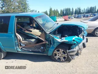 1995 Chevrolet Tahoe z VIN 1GNEK18K9SJ313628, wystawiony jako IAAI lot #42370544 z przebiegiem 213 152 mil mil oraz . Historia ofert i sprzedaży dostępna na DreamBid. Obrazek 6.