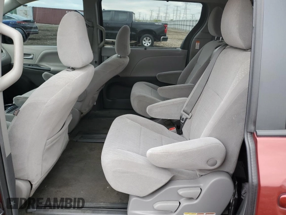 2018 Toyota Sienna LE Auto Access Seat with VIN 5TDKZ3DC4JS910687, listed as a Copart auction lot 55516745 with 67,943 mi miles and Salvage title. Bid and sale history available at DreamBid. Image 11.