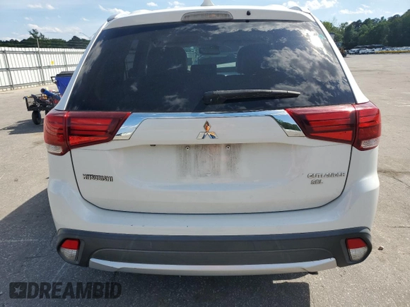 2017 Mitsubishi Outlander SE z VIN JA4AD3A38HZ005421, wystawiony jako Copart lot #55303005 z przebiegiem Nie podano mil oraz Szkoda całkowita • Salvage title. Historia ofert i sprzedaży dostępna na DreamBid. Obrazek 6.