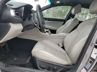 2023 Genesis G70 2.0T z VIN KMTG34TA4PU129221, wystawiony jako Copart lot #44924335 z przebiegiem 32 744 mil mil oraz Czysty tytuł • Clean title. Historia ofert i sprzedaży dostępna na DreamBid. Obrazek 7.