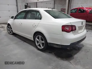 2008 Volkswagen Jetta Sedan SE with VIN 3VWRM71K88M133146, listed as a IAAI auction lot 41376732 with 1 mi miles. Bid and sale history available at carsss.com. Image 3.